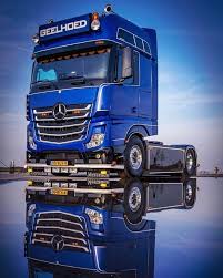 Camions D Europe On Instagram Mercedes New Actros Miroire Miroire Qui Est Le Plus Beau Magnifiq Trucks Mercedes Truck Cool Trucks