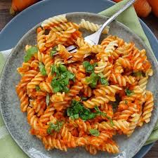 Pasta Mit Mohrenbutter Mein Mann Ist Leider Nach Wochen Wegen Elternzeit Urlaub Und Uberstunden Abbau Wieder Arbeiten Z Essen Verstecktes Gemuse Rezepte