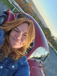 Meet Scarlett, my snobby bitch! 😜 We just became a couple 2 weeks ago.  Scarlett is 53 years old and I am 50. I think she has done better with age  than I have... giggle