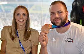 „das ist natürlich super, noch fehlte zwar. Kira Grunberg Meets Lukas Weisshaidinger Olaf Brockmann Via Runplugged Runkit Runplugged Com