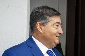 Iratkozz fel, nyomd meg a csengőt, ne maradj le! Hatalmas Trezort Daruztak Be Meszaros Lorinc Es Varkonyi Andrea Leendo Otthonaba Roviden