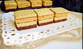 Distribuie uniform frisca peste al treilea strat de biscuiti. Reteta Prajituri Cu Biscuiti Despre ViaÈ›a Din Romania