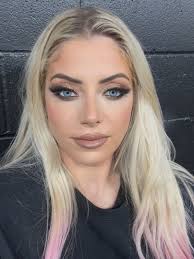 Alexa Bliss shares new photo from SmackDown!