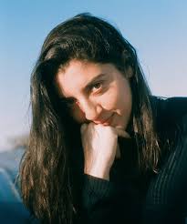 Rebecca Aaron releases a lovely contemporary folk tune, entitled, “Rush”