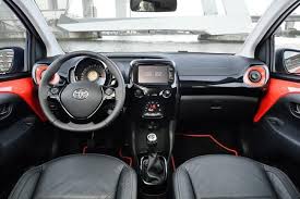 Interior Del Nuevo Toyota Aygo Coches Pequenos Toyota Aygo Coches Urbanos
