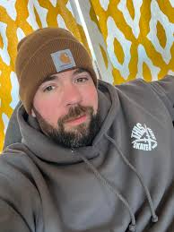 Let's become friends. Looking to connect with likeminded individuals who  like having a fun time, going to breweries, exploring Colorado and  spreading the good vibes. I have a solid group of gal