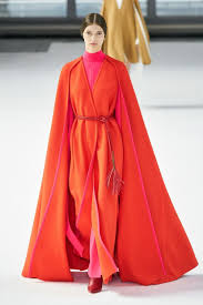 Outfits casuales 2021 | moda otoño invierno mujer juvenil!!! Nueva Coleccion Otono Invierno Carolina Herrera 2021 Moda En Pasarela Fashion Fashion Week Ready To Wear