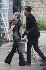 The film is a sequel to the 2017 film the hitman's bodyguard and features ryan reynolds, samuel l. Salma Hayek And Samuel L Jackson On The Set Of The Hitman S Wife S Bodyguard In Croatia 04 10 2019 Selebs Of World Salma Hayek Bodyguard Celebrity Pictures
