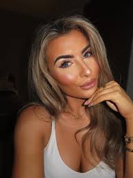 Elle Nicholson (@ellelouisenicholson) • Instagram photos and videos