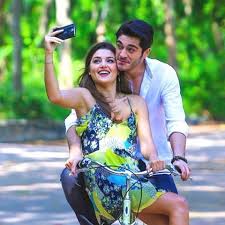الحب لا يفهم من الكلام حياة و مراد Rose Turkish Love Couple Photo Cute Love Couple Cute Couple Pictures Tumblr