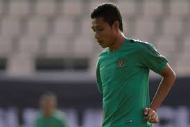 Umur 26 tahun) adalah pemain sepak bola profesional indonesia yang bermain pada posisi gelandang. Evan Dimas Sempat Iri Dengan Remaja Yang Bisa Nongkrong Republika Online