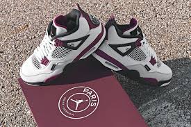 Paris che del racing club, due formazioni storiche della capitale francese. Air Jordan 4 Retro Psg Release Details The Fresh Press By Finish Line