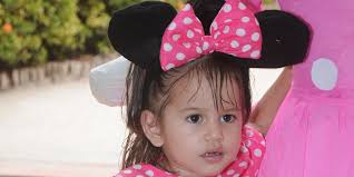 Romina es Mimí en su fiesta