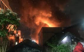 Um idoso e um adolescente foram resgatados do apartamento. Amazonino Anuncia Ajuda Sem Medida No Maior Incendio De Manaus