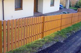 Ein Gartenzaun Aus Kunststoff Und In Farbe Farbige Kunststoffzaune Mussen Nicht Teuer Sein Nie Mehr Streichen Ke Gartenzaun Kunststoffzaune Garten Grundriss