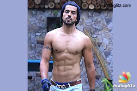 Bollywood S New Heroes With Hot Body Malayalam News Indiaglitz Com Filmde cok sevdigi bir kadini kendi elleriyle başka birine teslim etmesini konu alan bir aşk cemberi icinde kalir. bollywood s new heroes with hot body