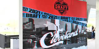 The 2021 nfl draft will be the 86th annual meeting of national football league (nfl) franchises to select newly eligible players for the 2021 nfl season. 09yvuews7l9ffm