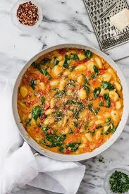 One Pot Creamy Tomato Spinach Gnocchi Fork In The Kitchen In 2020 One Pot Vegetarian Vegetarian Recipes Healthy Recipes