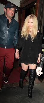 We did not find results for: Avril Lavigne Packs On The Pda With Billionaire Boyfriend Gallery Wonderwall Com