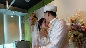 Sampai berita ini ditulis, pihak ifan seventeen belum memberikan. Baru Nikah Ifan Seventeen Dan Citra Monica Sudah Dinyinyiri