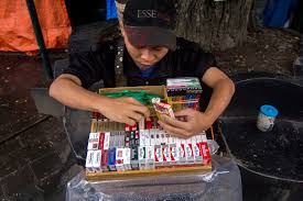 Pelanggan adalah seseorang yang terbiasa untuk membeli barang pada sebuah toko tertentu. Pedagang Asongan Komunitas Kretek