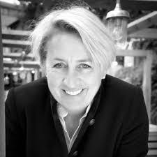 Melanie Leach's Instagram, Twitter & Facebook