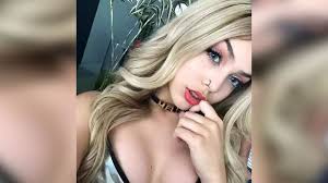 O que chamou atenção, no entanto, mc melody brinca e compara sua idade com a de larissa manoela. Mc Melody Aparece Com Mulheres Seminuas E Internauta Questiona Tem 13 Anos Fama Diario Online Dol