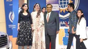 Nita Ambani,Isha Ambani,Mukesh Ambani,Akash Amabni,Shloka Mehta  @DhirubhaiAmabniSchoolOpenDay2019 - YouTube