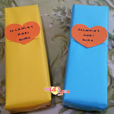 Namun di kondisi seperti saat ini kamu bisa kok menyampaikan terima kasih pada guru mu dalam bentuk kartu atau pesan singkat. Hadiah Hari Guru 2019 Mia Liana