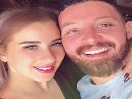 نشر الفنان شريف منير صورة له من المستشفى وهو نائم على الفراش وموصل بالأجهزة الطبية. Uyiudai5kt9 Om