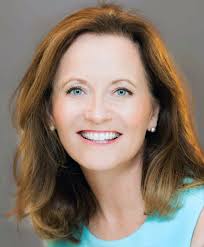 Lisa Edgar's Instagram, Twitter & Facebook