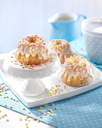 Mini Mandel Gugelhupfe Mit Konfetti Rezept Kleiner Kuchen Kuchen Kuchen Und Torten