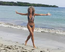 Margarita rosa de francisco margarita rosa de francisco se sinceró de por qué su matrimonio con carlos vives no funcionó la actriz colombiana de 54 años expuso las razones que la llevaron a separarse del cantante, tras 2 años de matrimonio. Asi Lucia Margarita Rosa De Francisco Cuando Aun No Era Fitness Y Tenia Por Lo Menos 10 Kilos Mas Encima Tkm