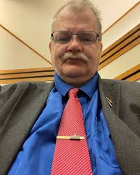 ✨Let's Connect!✨ My name Chad Brough I am a husband, a father and business  leader. I coach entrepreneurs in financial services, helping them expand  their business. I'm a Financial Professional with Pinnacle