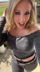 Kelsey Shepherd's Instagram, Twitter & Facebook