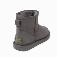Check out ugg® men's shoes for their iconic boots, plus other fresh shoe styles to match almost any occasion. Vegan Ugg Boots And Where To Buy Them Peta Australia