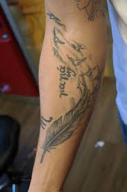 Tattoo spruch fight until the end mit feder. Elmar Barbossa Da Silva La Tortura Tattoo Und Piercing Studio