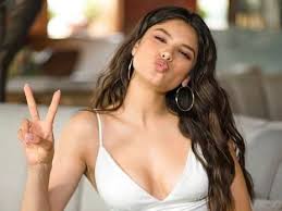 Скачай michelle andrade mozgi amor и michelle andrade хватит свистеть. Mishel Andrade Rasskazala O Bullinge Bulvar Shoubiz