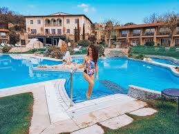 Le finestre insonorizzate delle nostre camere permettono di trascorrere piacevolmente le ore notturne. 33 Idee Su Adler Spa Resort Bagno Vignoni Toscana Il Mio Weekend Da Sogno Tra Fitness E Relax Adler Resort Relax