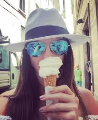 No aniversário de 16 anos, alexis (félix lefebvre), enquanto está no mar da costa da normandia, é he. Sthefany Brito Sofre Com Forte Calor Do Verao Italiano 85 Graus Jovem Pan