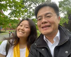 ARADStudentSpotlight — Audrey Pun (ARAD '25, @imawobblypenguin) is a proud  graduate of Mount Holyoke College, where she obtained her bachelor's degree  in art history and graduated with honors in 2023. Born and