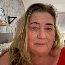 RAADWAARDIEVOORSTAAT Binnenkort komt deze fraaie 2-onder-1-kapper in het  mooie ............ te koop! Maar waar staat deze woning? Weet u het? Zet  het dan snel in de reacties en win misschien dat #oosterveldvogelhuisje