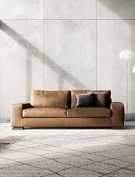 Eleganti e sofisticati, ricercati ed ospitali, generosamente imbottiti, i divani classici fanno parte dell'elitaria categoria di arredi senza tempo, che anche nelle case più moderne trovano la loro. Divani Ecilogici Divano Di Design Collezione Azur Casa Sofa Givenchy And