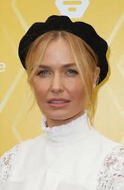 Lara Bingle sends Phoebe Burgess message of support amid 'marriage split'