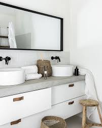 Foto Van Binnen Bij Buitenhuis Wat Een Prachtige Badkamer He Je Zult Het Misschien Niet Geloven Maar Hij Bestaat Prachtige Badkamers Badkamer Badkamermeubel