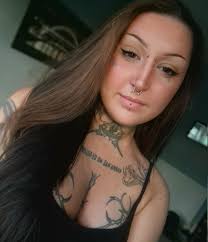 TREND RAW?! the icon. vs. the user.