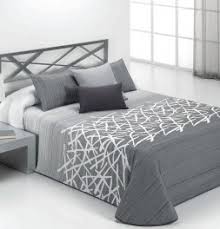 Dessus de lit gris et blanc. Couvre Lit Matelasse Baxley Gris Reig Marti Blancollection