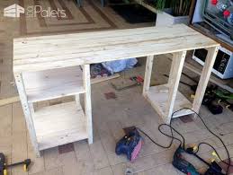 Pallet Wood Computer Desk 1001 Pallets Wood Computer Desk Diy Desk Plans Diy Computer Desk