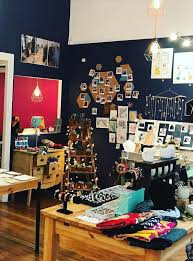 Pause Creation Est Une Boutique De Createurs Dans Le 6e Arrondissement De Lyon Qui Propose Egalement Des Ateliers Cre En 2020 Atelier Creatif Creatif Coussin Fantaisie