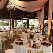 The Wedding On Todays Blog Post Has Us Feeling Allllll Of The Fall Vibes Just In Time For T Orlando Wedding Planner Orlando Wedding Reception Orlando Wedding
